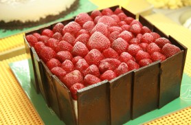 Gelato Strawberry Cake